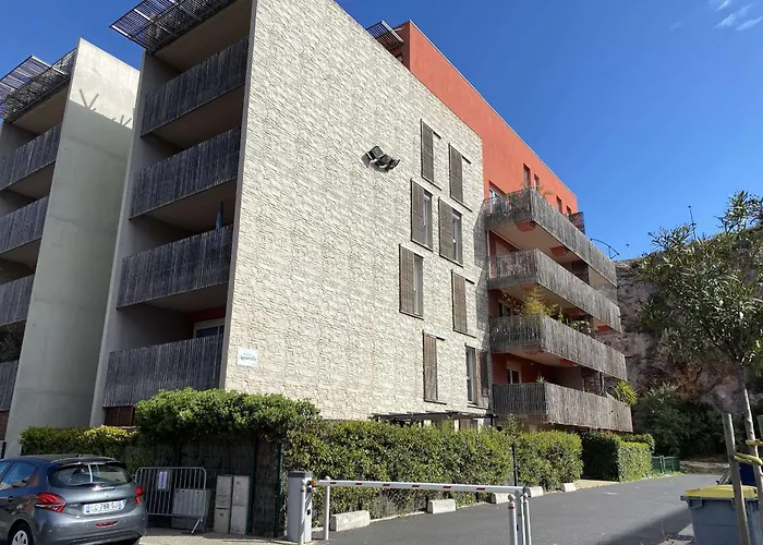 Bel T2 Avec Terrasse Et Garage A - Fr-1-553-269 *